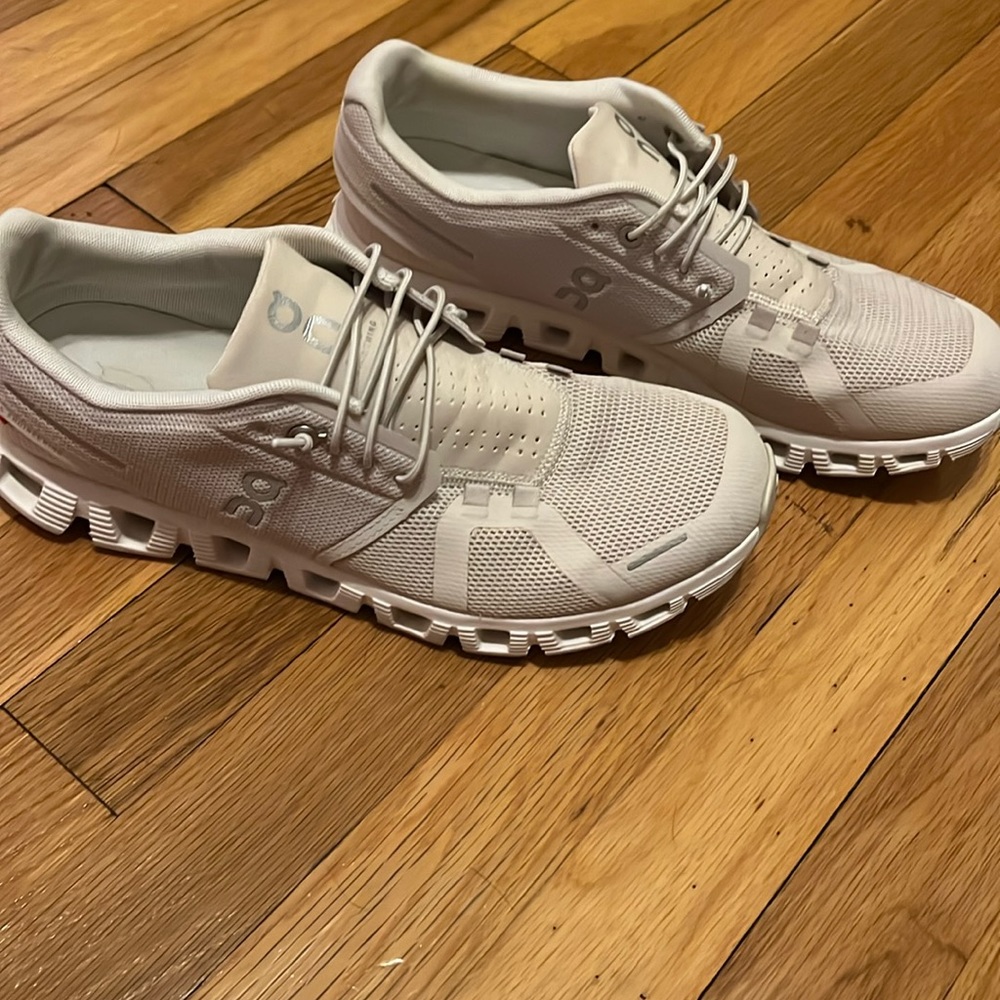 Cloud 5- barely worn